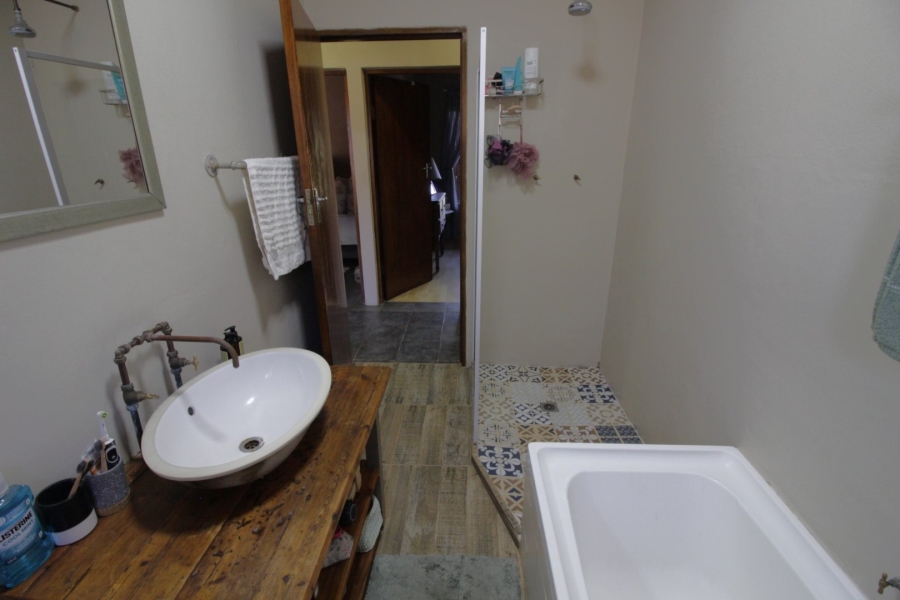 4 Bedroom Property for Sale in Noorsekloof Eastern Cape